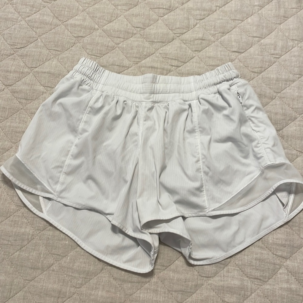 Lululemon Hotty Hot 4” shorts